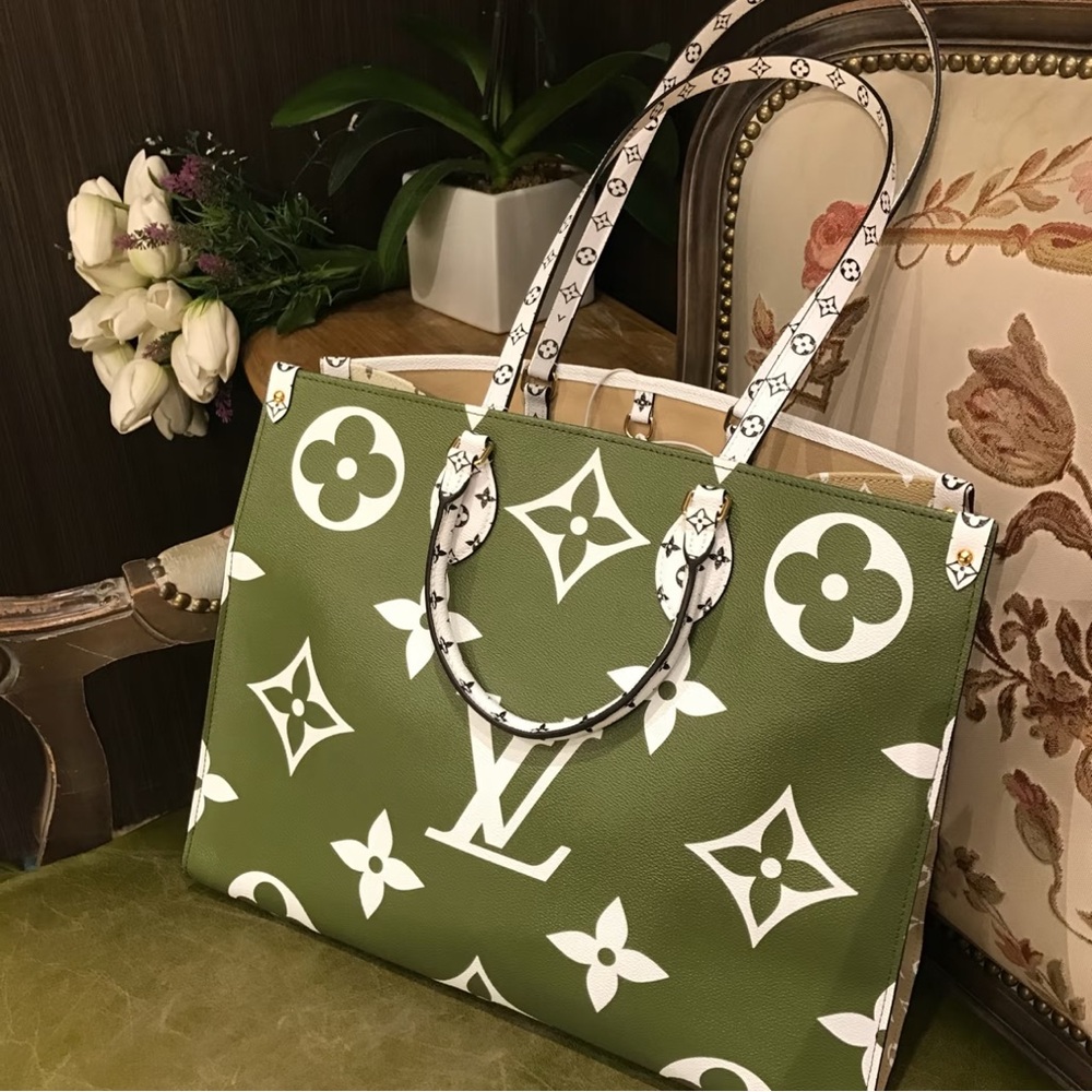 SOLD‼️Authentic Louis Vuitton Olive and Cream On The Go Tote Bag Gm